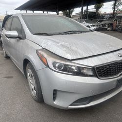 2017 Kia Forte LX  Hatchback 2.0L PARTS ONLY 