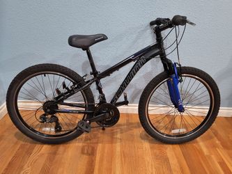 24" Schwinn Sidewinder Mountain Bike – 21 Speed, Front Suspension, Aluminum Frame.
