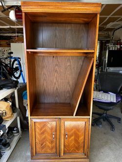 Oak cabinet with shelve