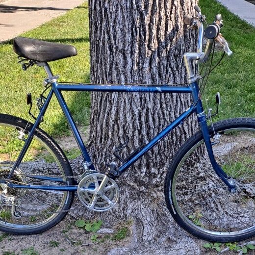 schwinn mesa runner bicycle Schwinn Mesa Runner ATB for Sale in Sacramento, CA