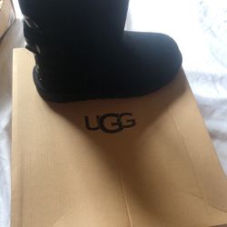 BRAND NEW Ugg’s Size 3 
