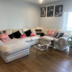 Hugeee Couch 