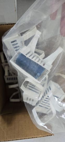 Toilet rim hanger with non para block