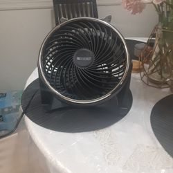 Small  table top.Utilitech fan  3 speeds, its a blizzard  and powerful fan 