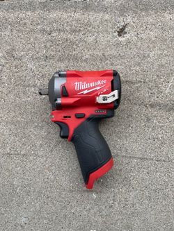 Milwaukee M12 3/8” friction ring stubby impact wrench
