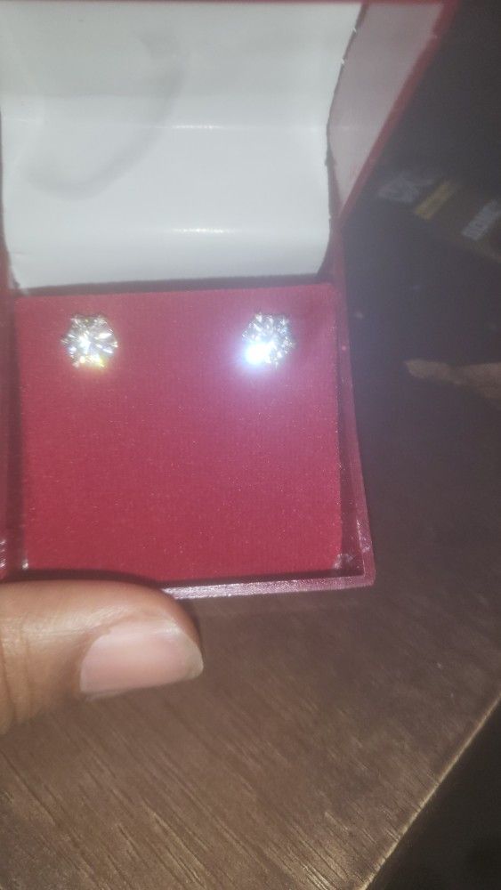 1 CT VVS earrings