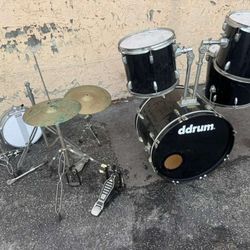 A set of drums and percussion instruments. Groove Percussion 