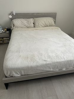 Queen Size Iron & Wood Veneer Sklar Furniture Bed Frame With Mattress