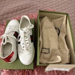 Gucci:WOMEN'S GUCCI ACE SNEAKER WITH BEE
