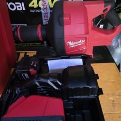 Milwaukee
M18 FUEL 18-Volt Lithium-Iron Cordless Plumbing Drain Snake Auger Kit with w/ CABLE DRIVE & 5/16 in. x 35 ft. Cable