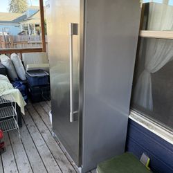 Frigidaire Professional Refrigerator 