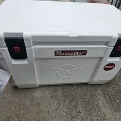 Made By Yeti Moosejaw 50qt Cooler Insulated White