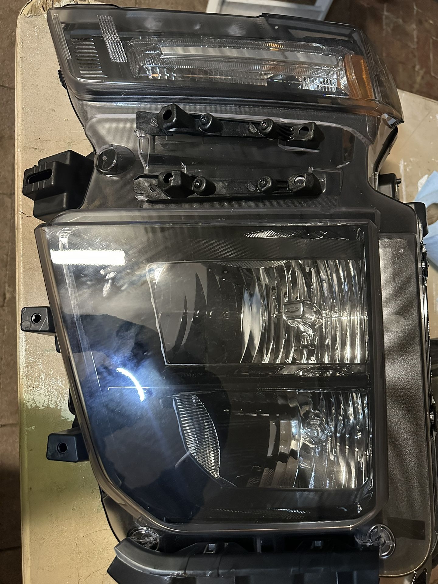 GM (contact info removed)5 HEADLAMP ASM-FRT Headlight Chevy GMC 