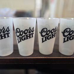(4) COORS LIGHT VINTAGE PLASTIC Glow in the dark 1.pint  CUPS,  made in Canada