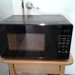 Microwave small size 700 Watts 
