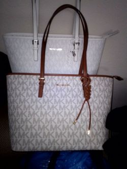 Michael kors women's bag for sale 4 pieces brand new