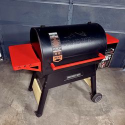 Traeger Ironwood 885 Wi-Fi Pellet Grill and Smoker in Black with Custom Finishes