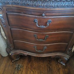 two bureaus, hairdresser, 2-piece chifoner, in good condition