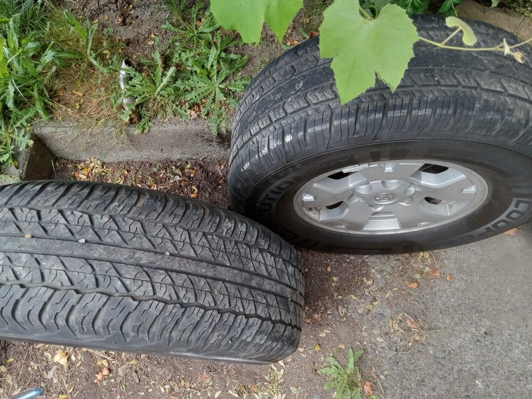 Rim And Tires 265 70 R16