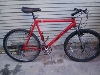 SPECIALIZED PITCH 27.5 INCH MOUNTAIN BIKE, 8X3 SPEED, MEDIUM ALUMINUM FRAME, LIKE BRAND NEW