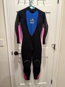 Womenโs small Harveyโs full length wetsuit