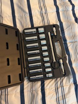 1/2” Drive Metric Socket Set w/ Ratchet, Extension & Universal Joint (17-Piece)