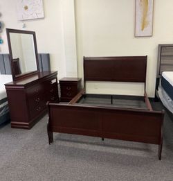 Cherry Wood Queen Size Bedroom Set