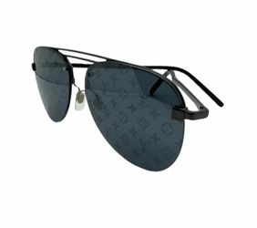 Louis Vuitton Sunglasses 😎. Authentic, like new condition.  offer or purchase.