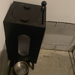 Houndsy medium to large Dog Food Dispenser