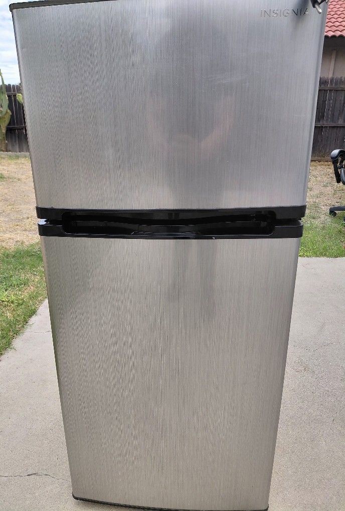 Small Insignia Refrigerator With Freezer