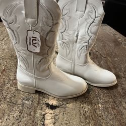 NEW IUV White Western Cowboy Boots Girls Cowgirls UK size 3 US SIZE 5 Foot Length Is 9.5 Inches Everyday Or Halloween