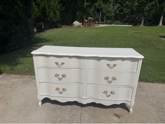 REFINISHED Basset Vintage white dove 🕊️French Provincial dresser+dovetail drawers  $449 CAN DELIVER!