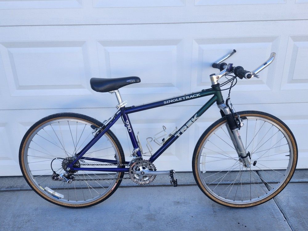 TREK 930 SINGLETRACK 21 SPEED 26INCH BIKE- SHIMANO EQUIPPED