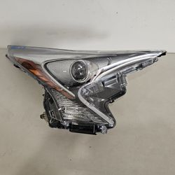 Toyota Prius 2016 2017 2018 Right Headlight