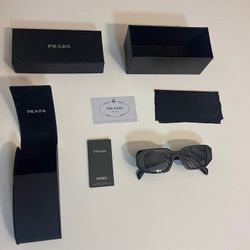 Prada Sunglasses with logo black 