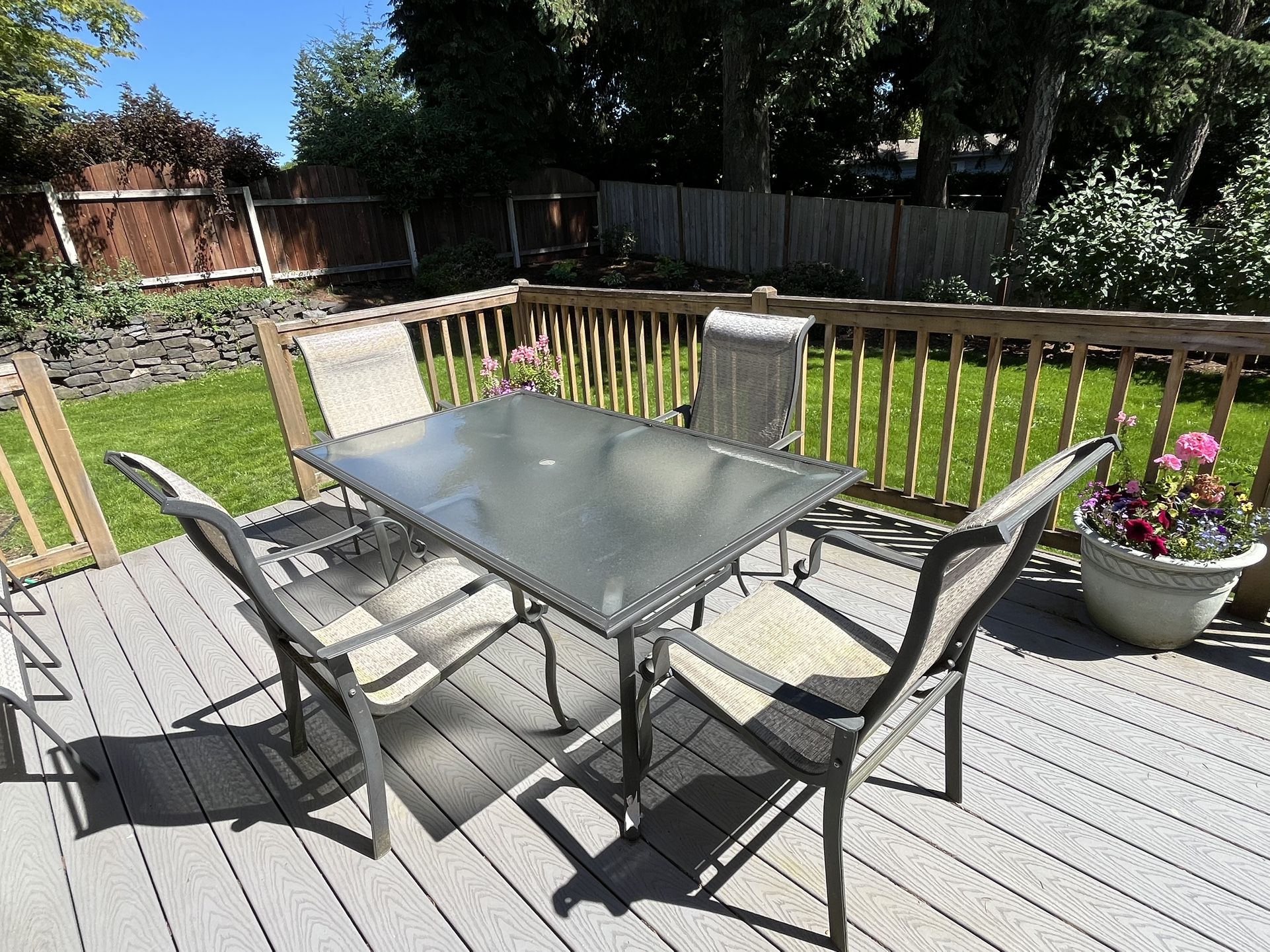 Patio Furniture Table & Chairs
