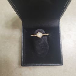 14 K Gold Ring With Pearl.  Weight Is 1.8 Grams 
