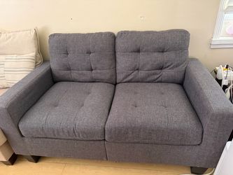 Gray Tufted Fabric Loveseat
