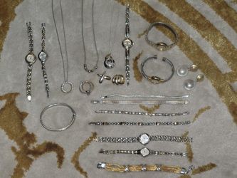 LARGE BUNDLE OF 2 TONE GOLD & SILVER COSTUME JEWELRY 