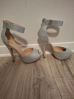 Size 6 Silver glitter heels