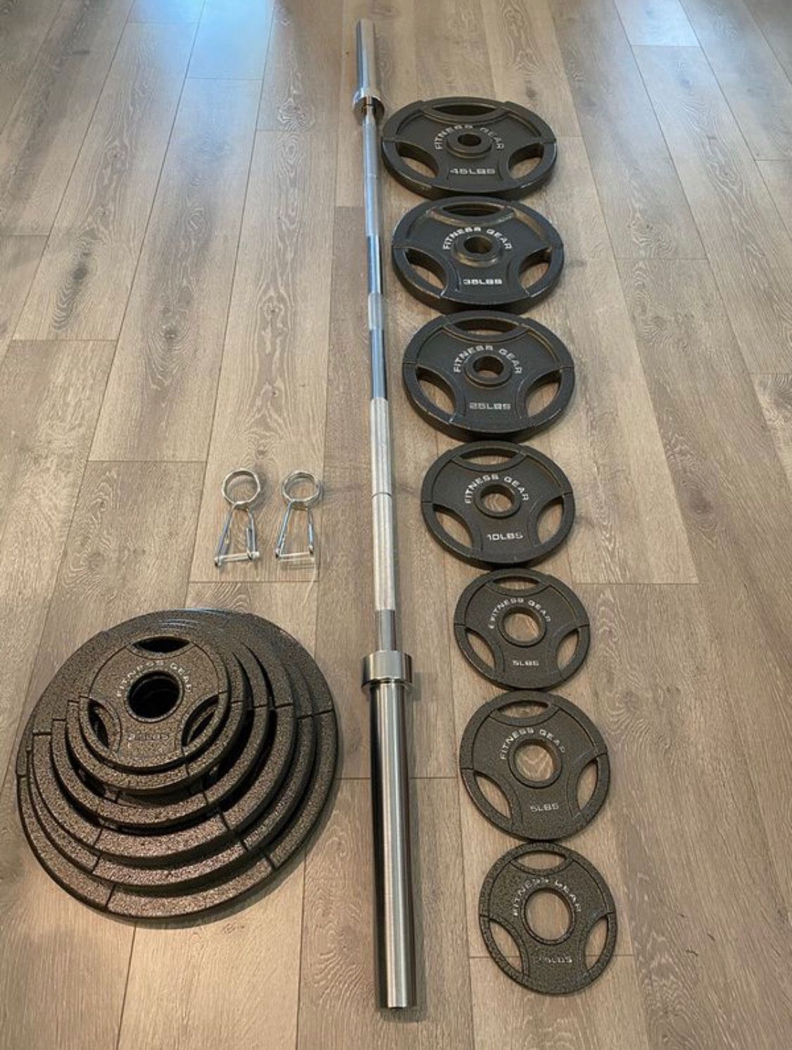 300lb Olympic Weights +7 ft 45lb Olympic bar (brand New)