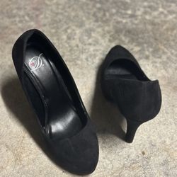 Black 4 inch velvet heeled shoes