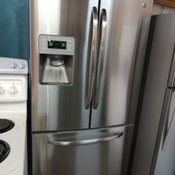 G/E Refrigerator French Door Stainless Steel Everything Works Good 👍