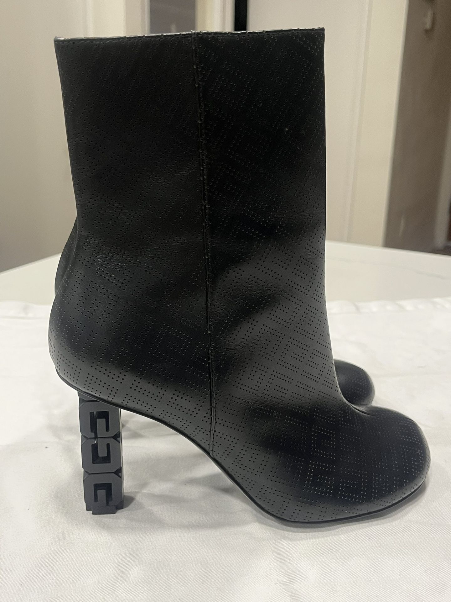 GIVENCHY G Cube Monogram Perforated Ankle Boots NWOB 36(6)