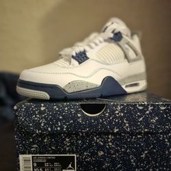Jordan 4 Midnight Navy Size 9