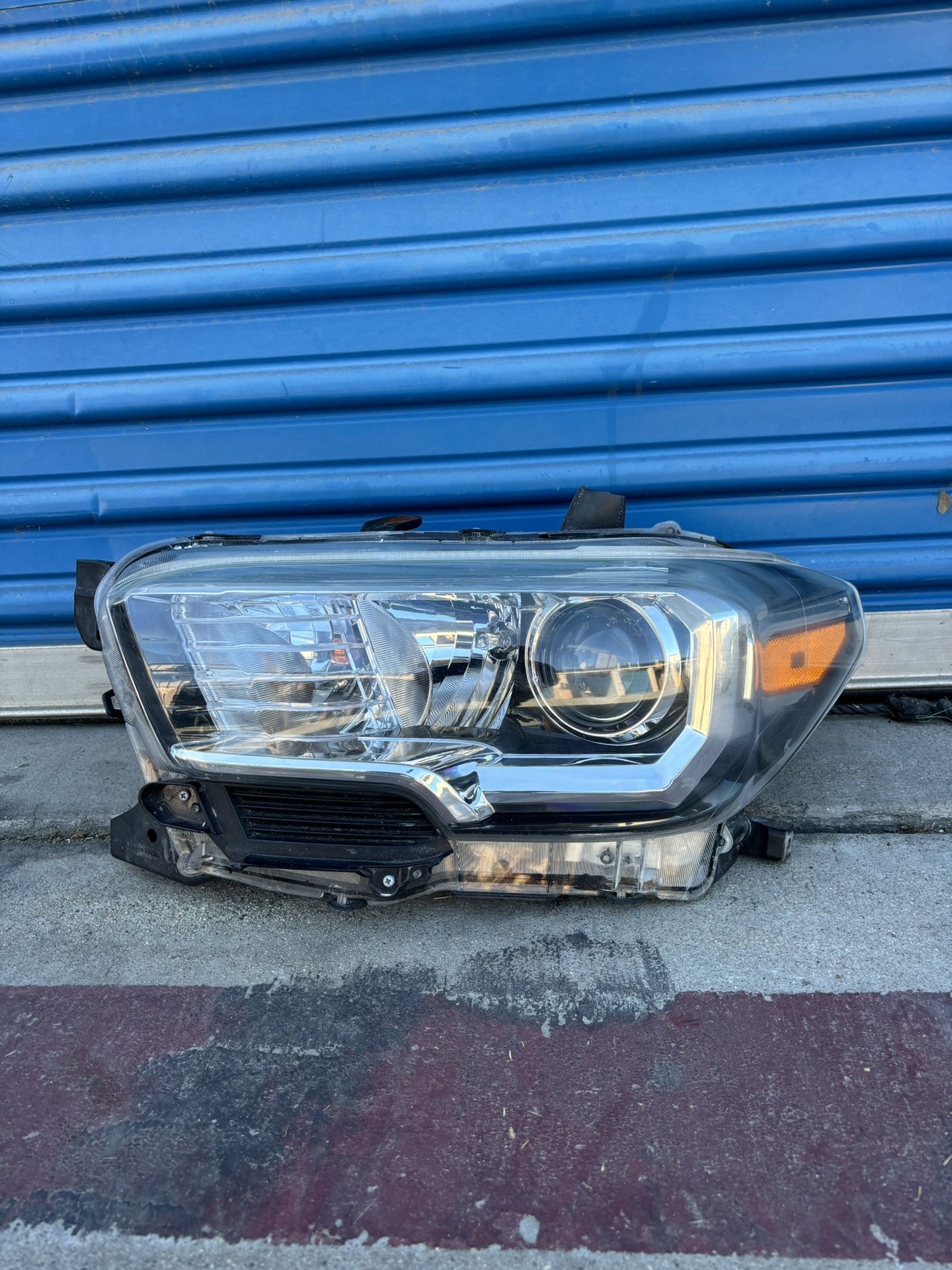 2016,2017,2018,2019,2020,2021,2022,2023 Toyota Tacoma Headlight/Foco Delantero Lh Driver Side Ask
