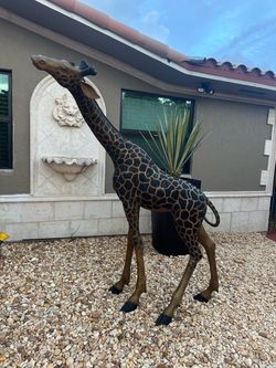 Large Life-Size Giraffe Garden Statue