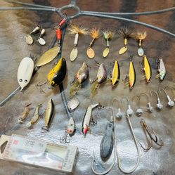 35pc Vintage Collection Of Fishing Lures, Spinners, Hooks & Jigheads