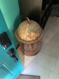Opening Globe On Wheels