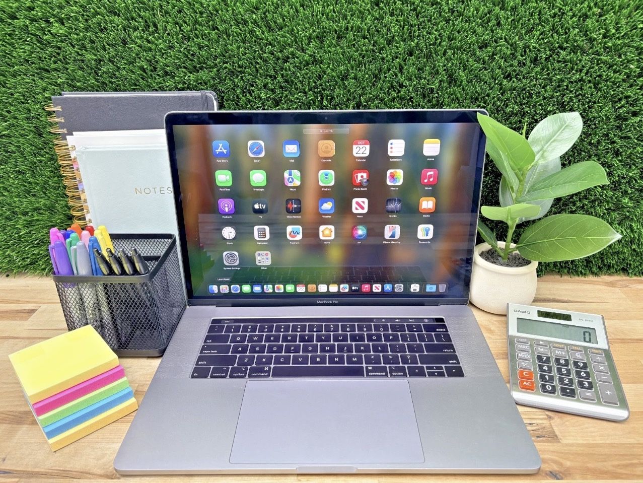 MacBook Pro 15 16GB 500GB i7 Touchbar Space Grey New Charger Warranty